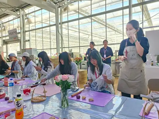 Students joining a local cake workshop in YN