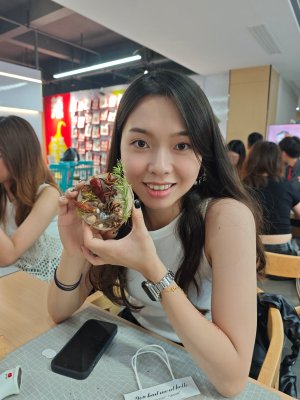 Students joining a local hotpot workshop in CQ