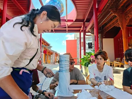 Students joining a local zharan workshop in YN